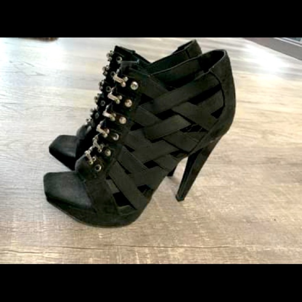 Jessica Simpson heels